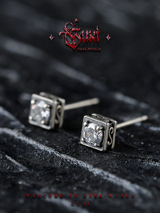 GUXI [Light] 925 silver earrings, high-end niche design, pierced ears, super shiny square earrings, simple